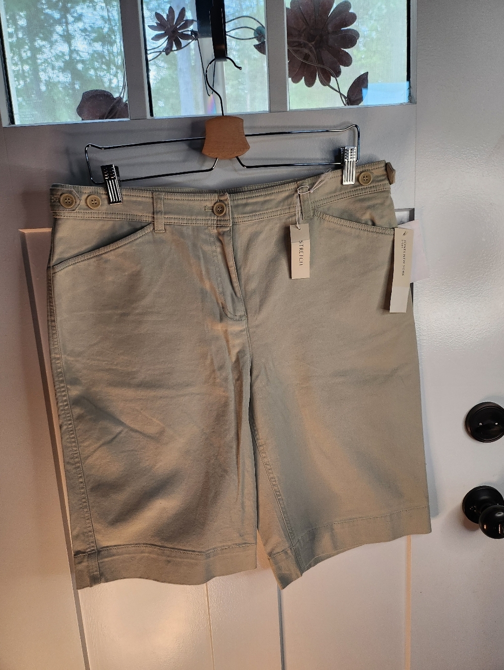 Women's Casual Stretch Bermuda Shorts - Light Sage